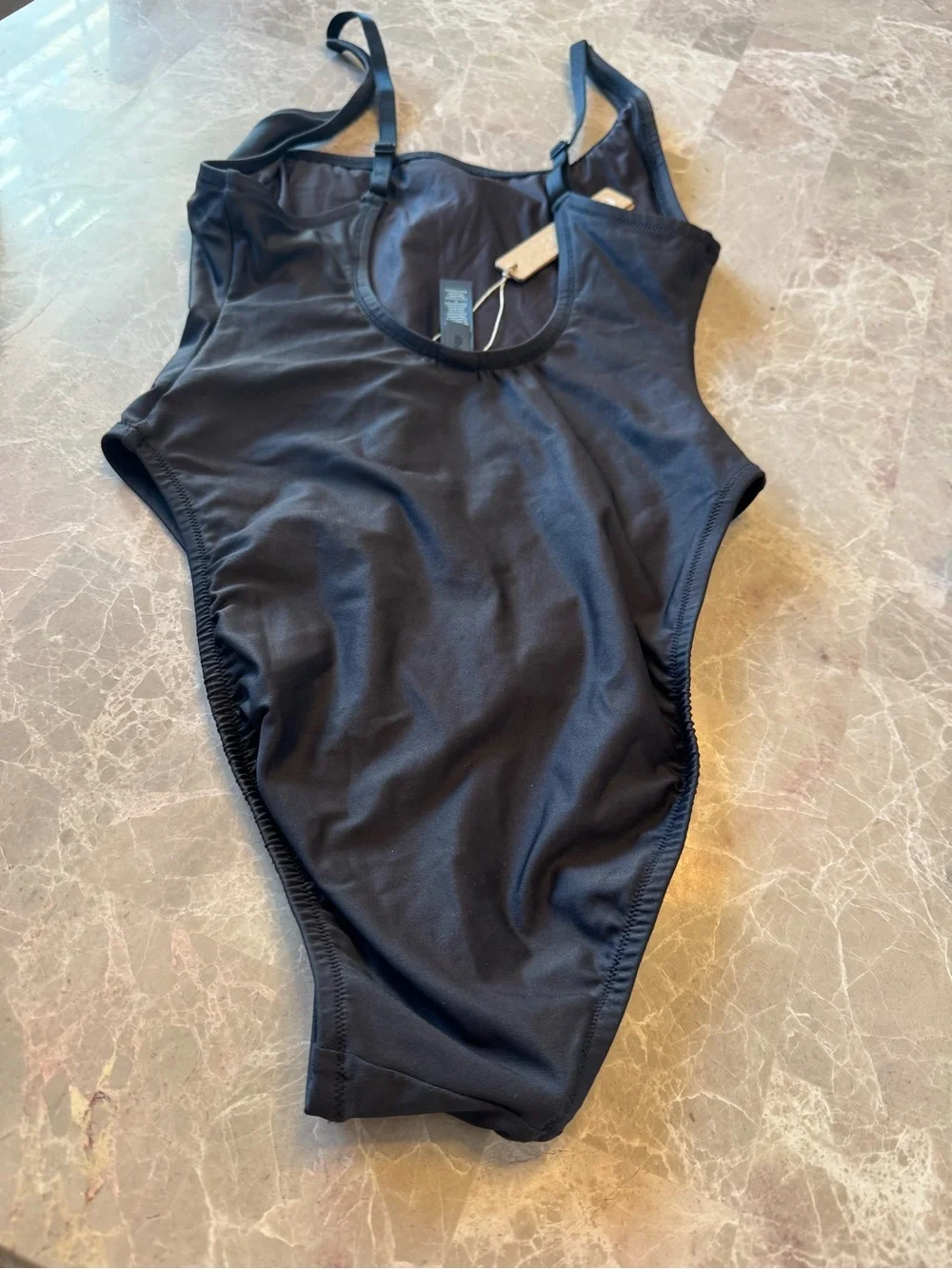 SKIMS SIGNATURE SWIM SCOOP NECK ONE PIECE SMALL